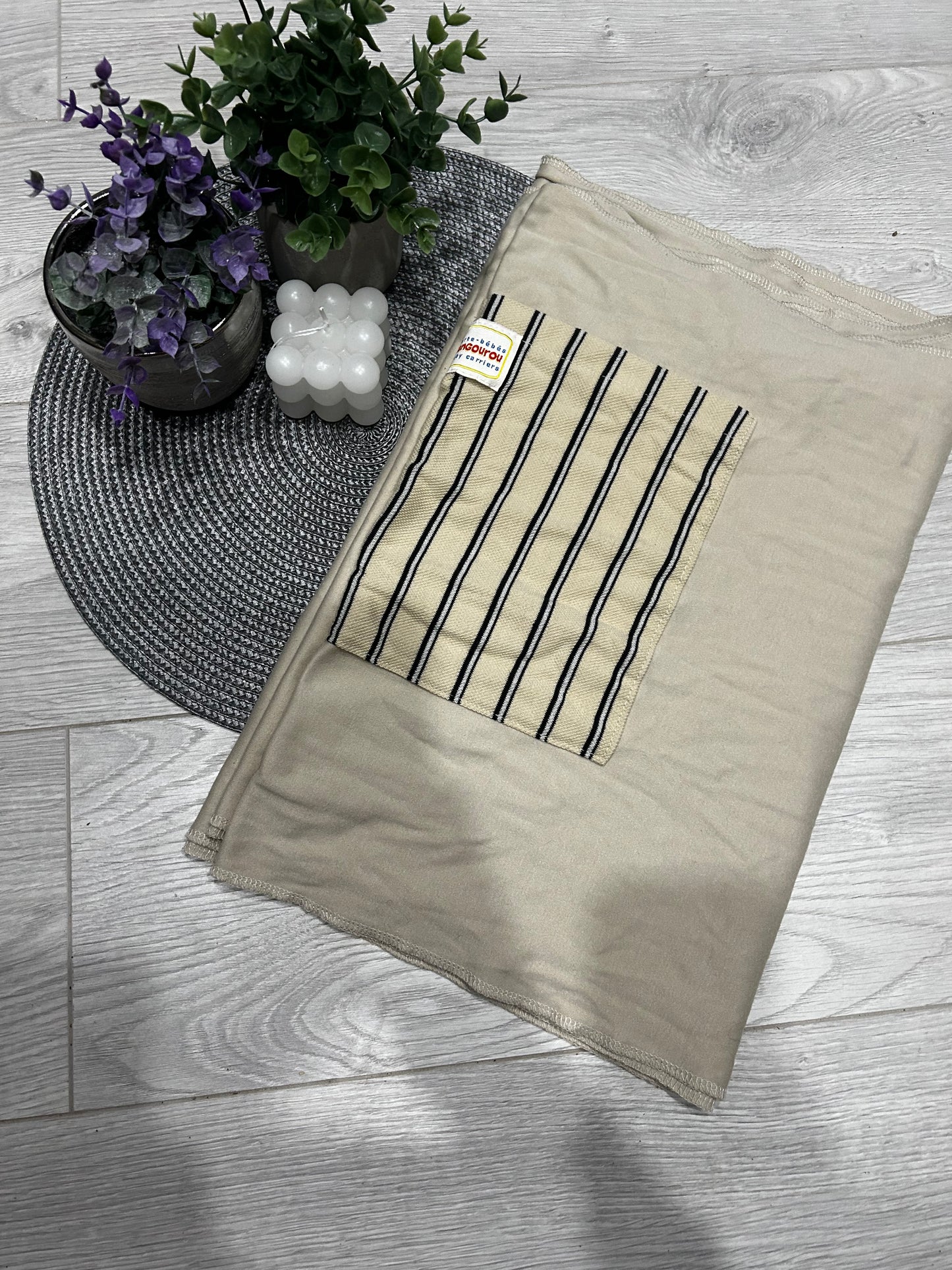 Écharpe maman kangourou