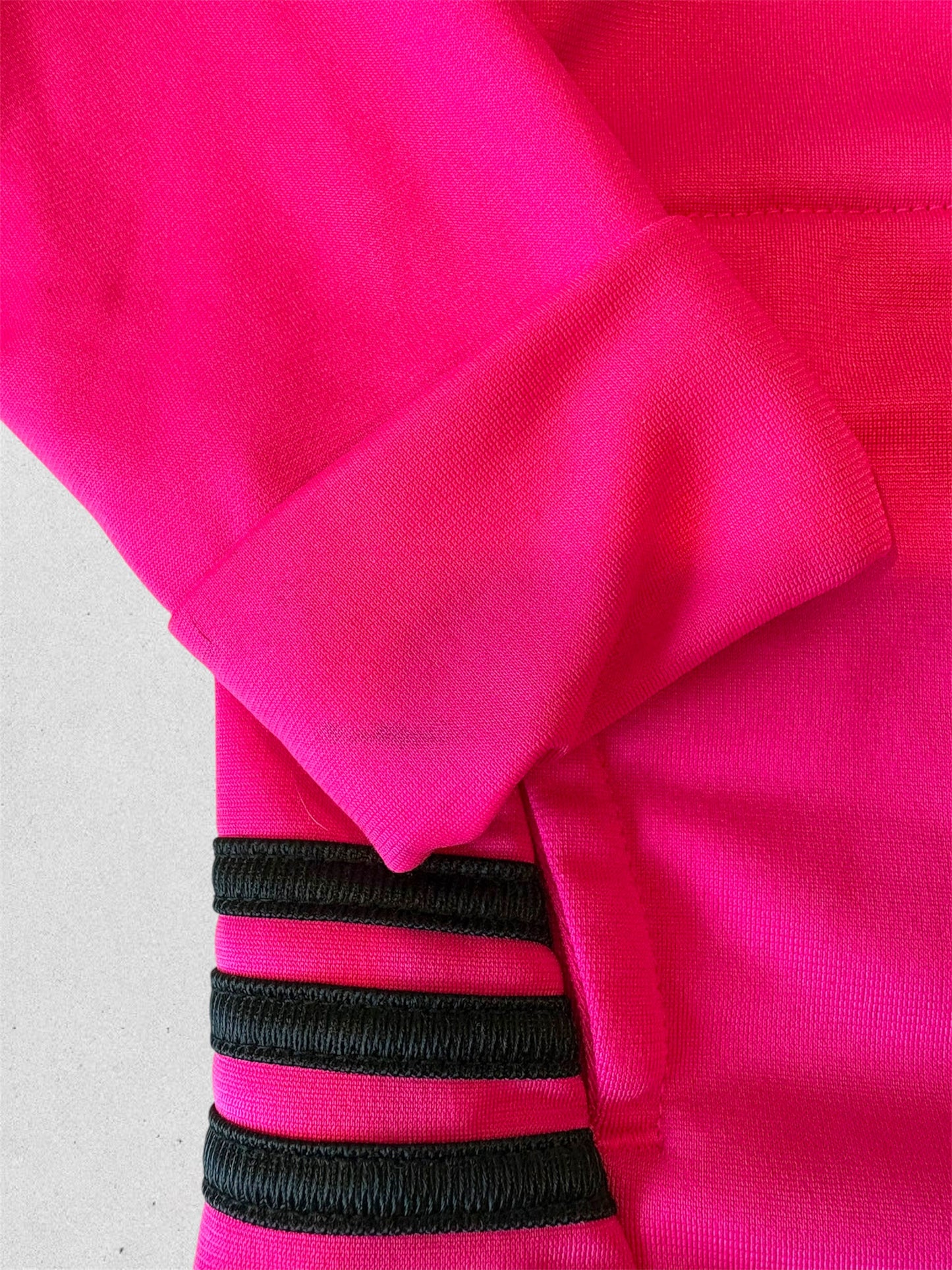VESTE / Adidas 2T (minuscule tache manche)
