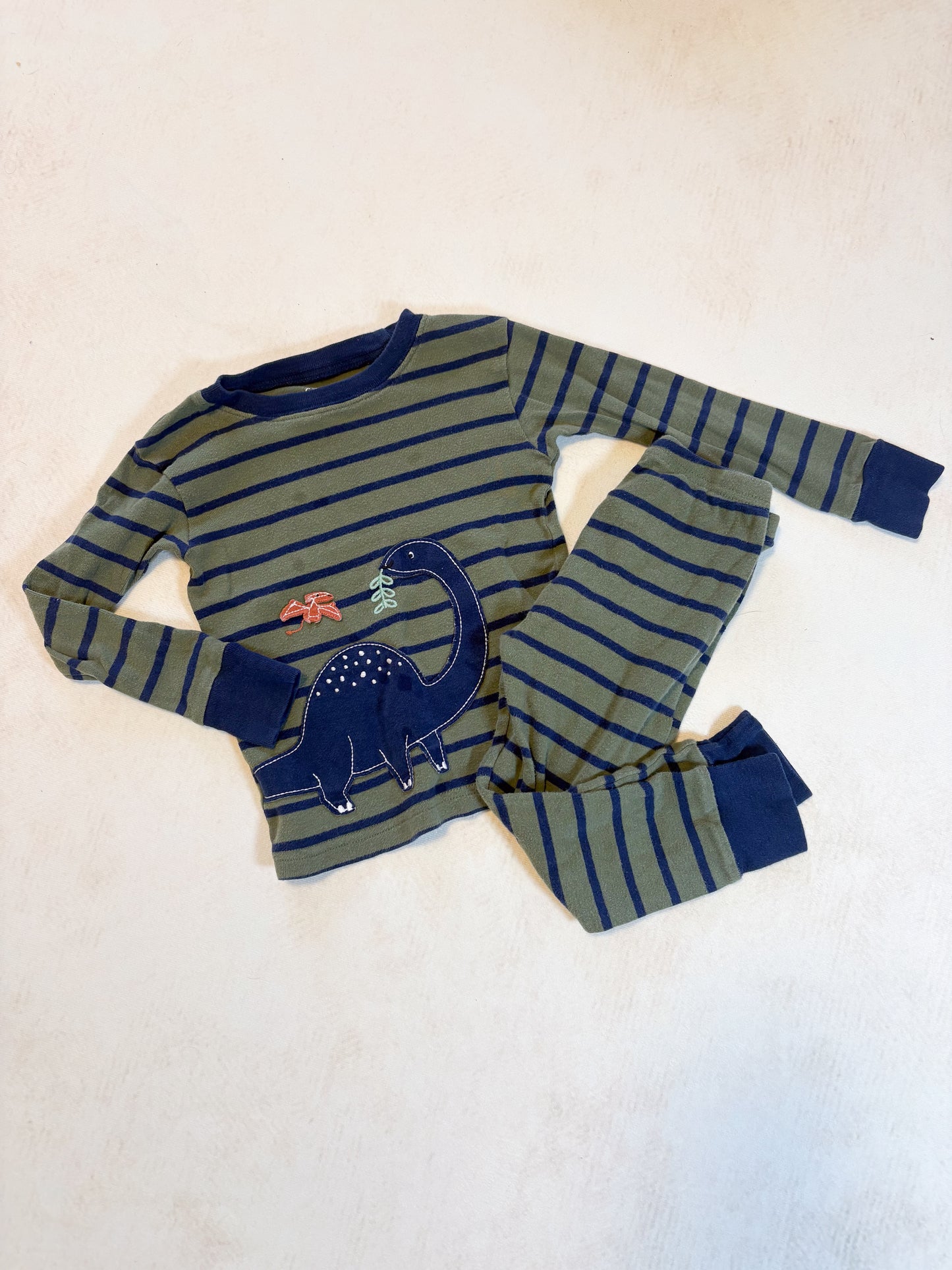 PYJAMA / Carters 2T