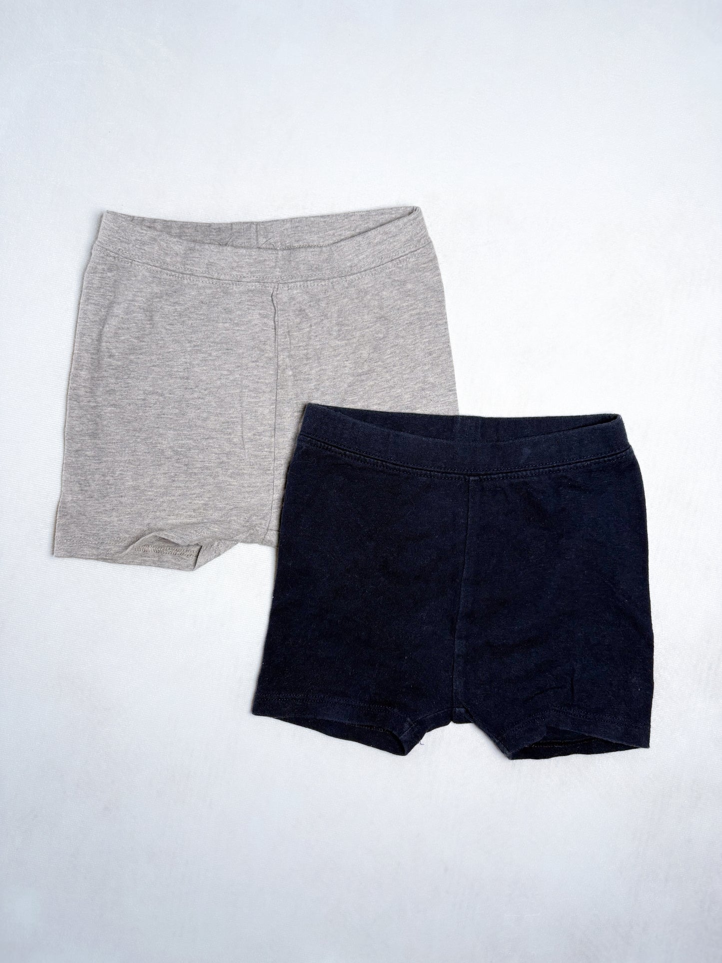 LOT DE 2 SHORTS / Baby Gap 18-24 mois
