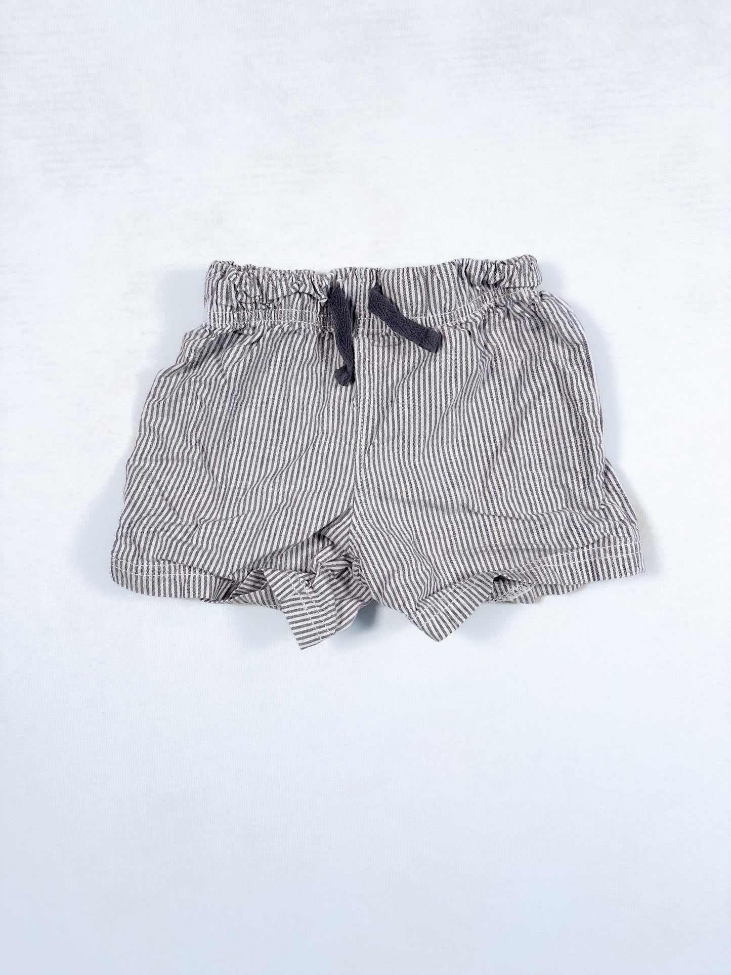 SHORT / Carter's 6-9 mois