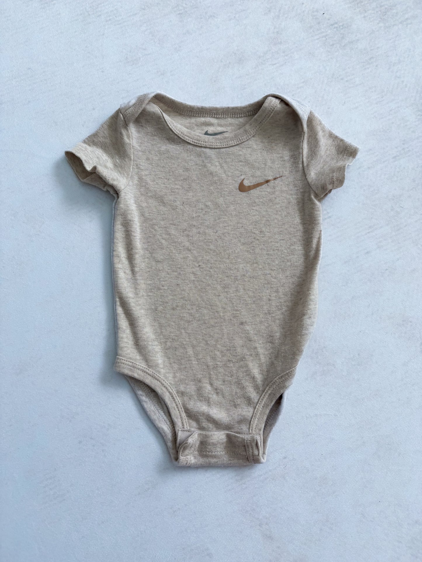CACHE-COUCHE / Nike 9 mois