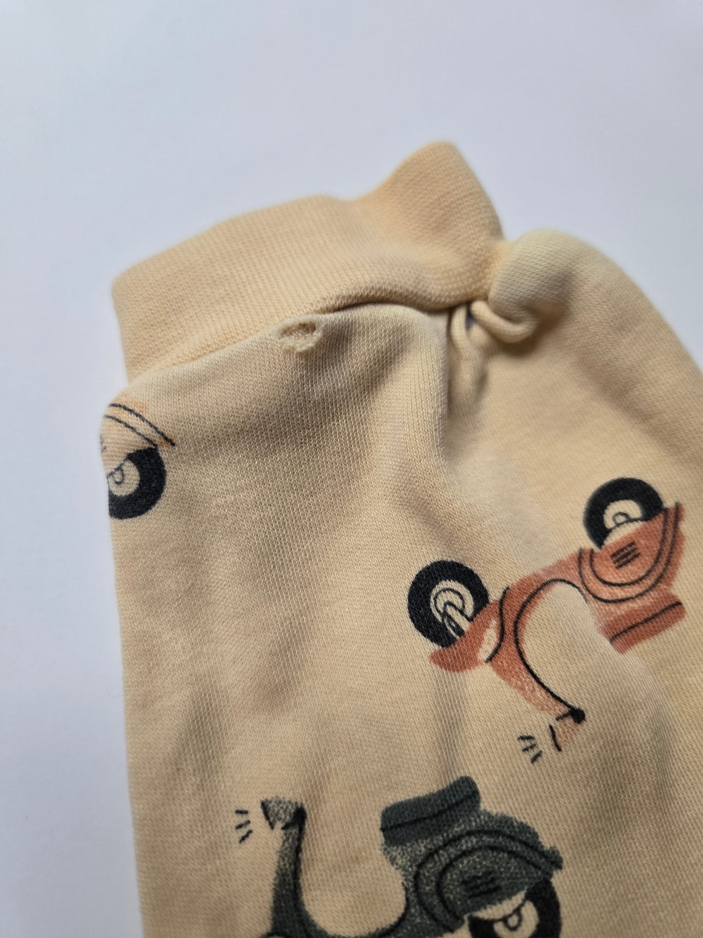 Pekkle 6M *Mini trou sur la mache droite*