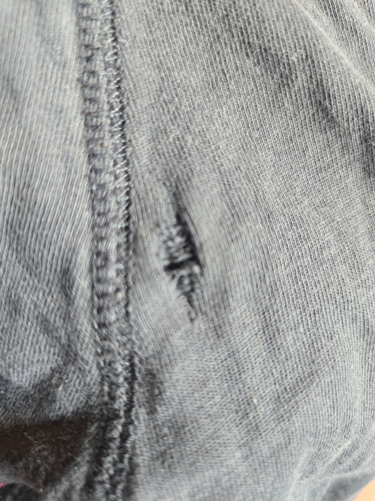H&M 4-5T *Trou sur les fesses*