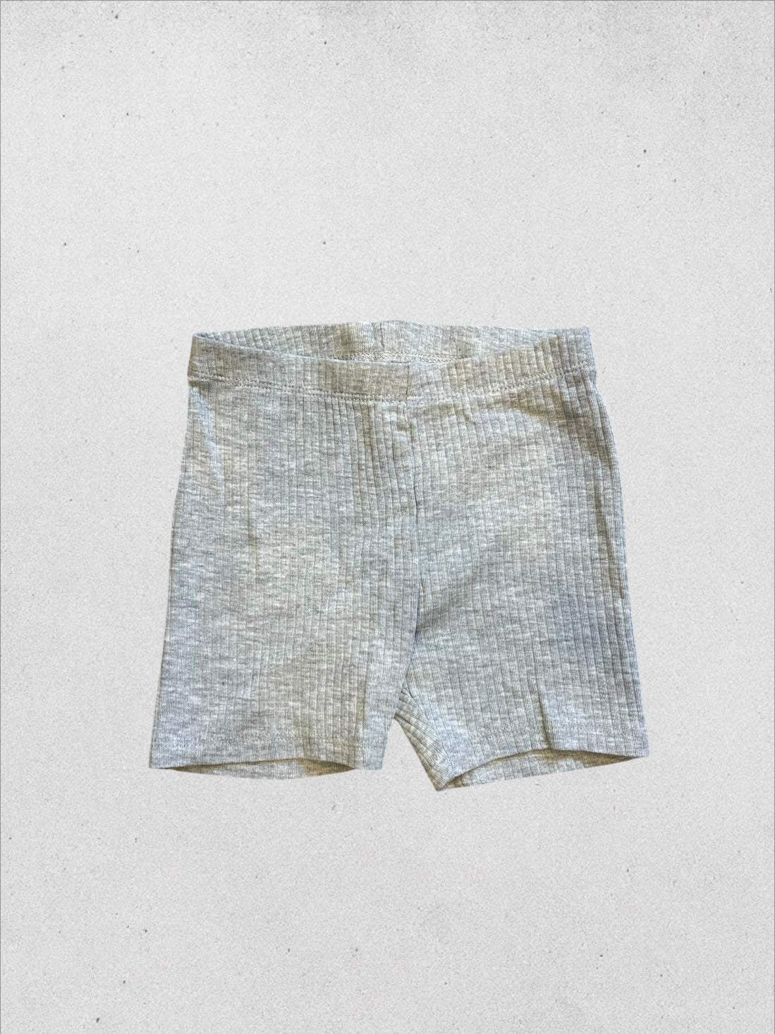 SHORT / H&M 12-18 mois gris (parfaite état, mauvaise éclairage)
