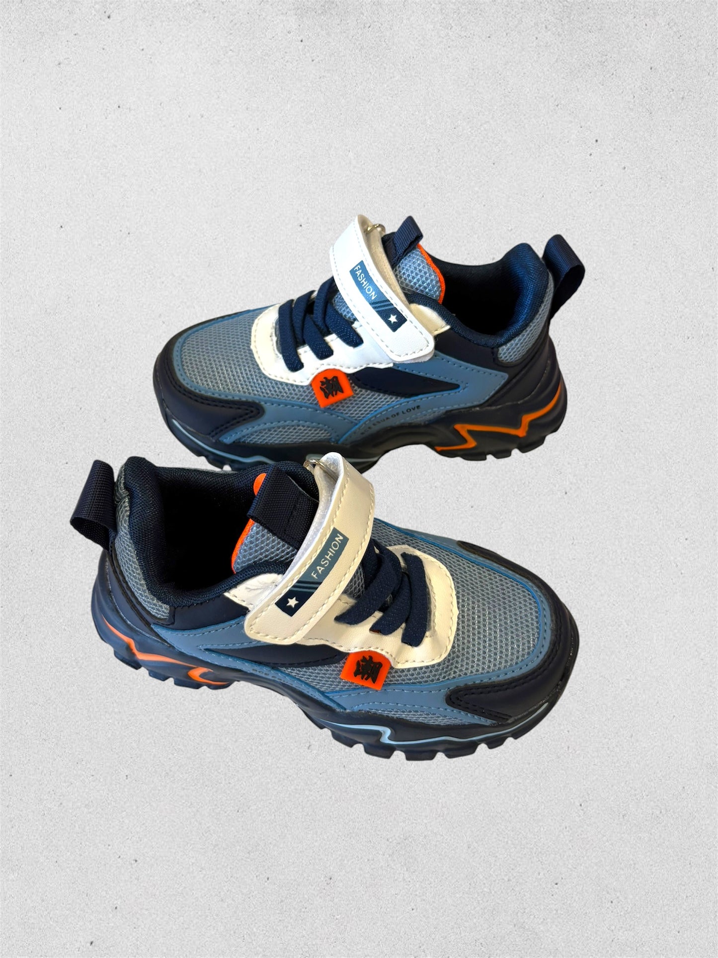 SOULIERS / neuf* 10-10.5 (très léger)