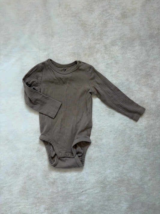 CAHE-COUCHE / H&M 4-6 mois