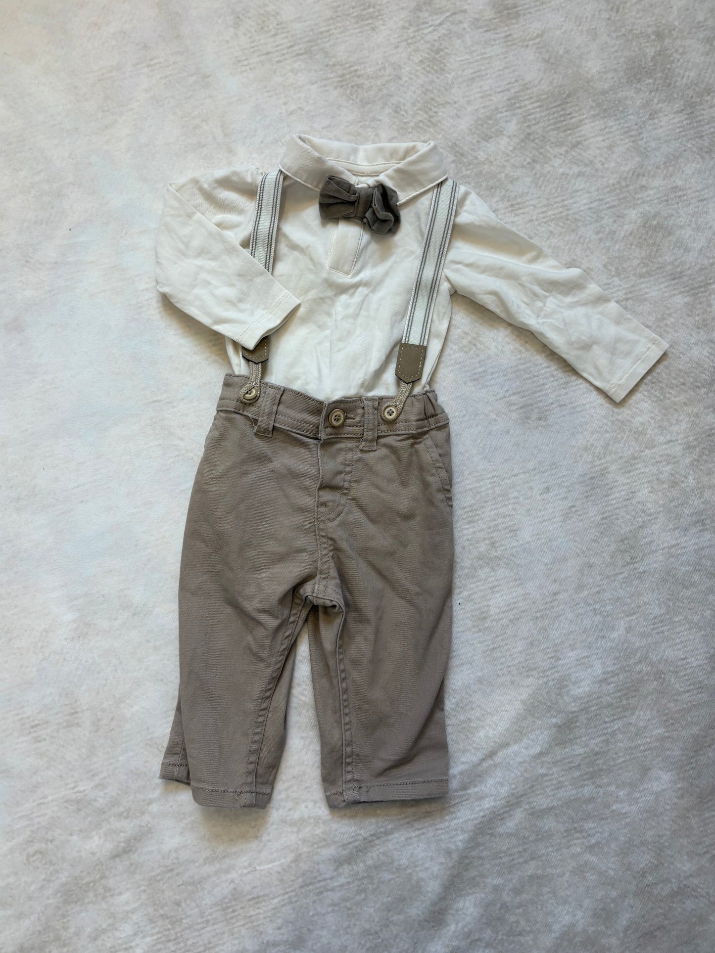 ENSEMBLE / H&M 4-6 mois (mini tache de lait peu visible)