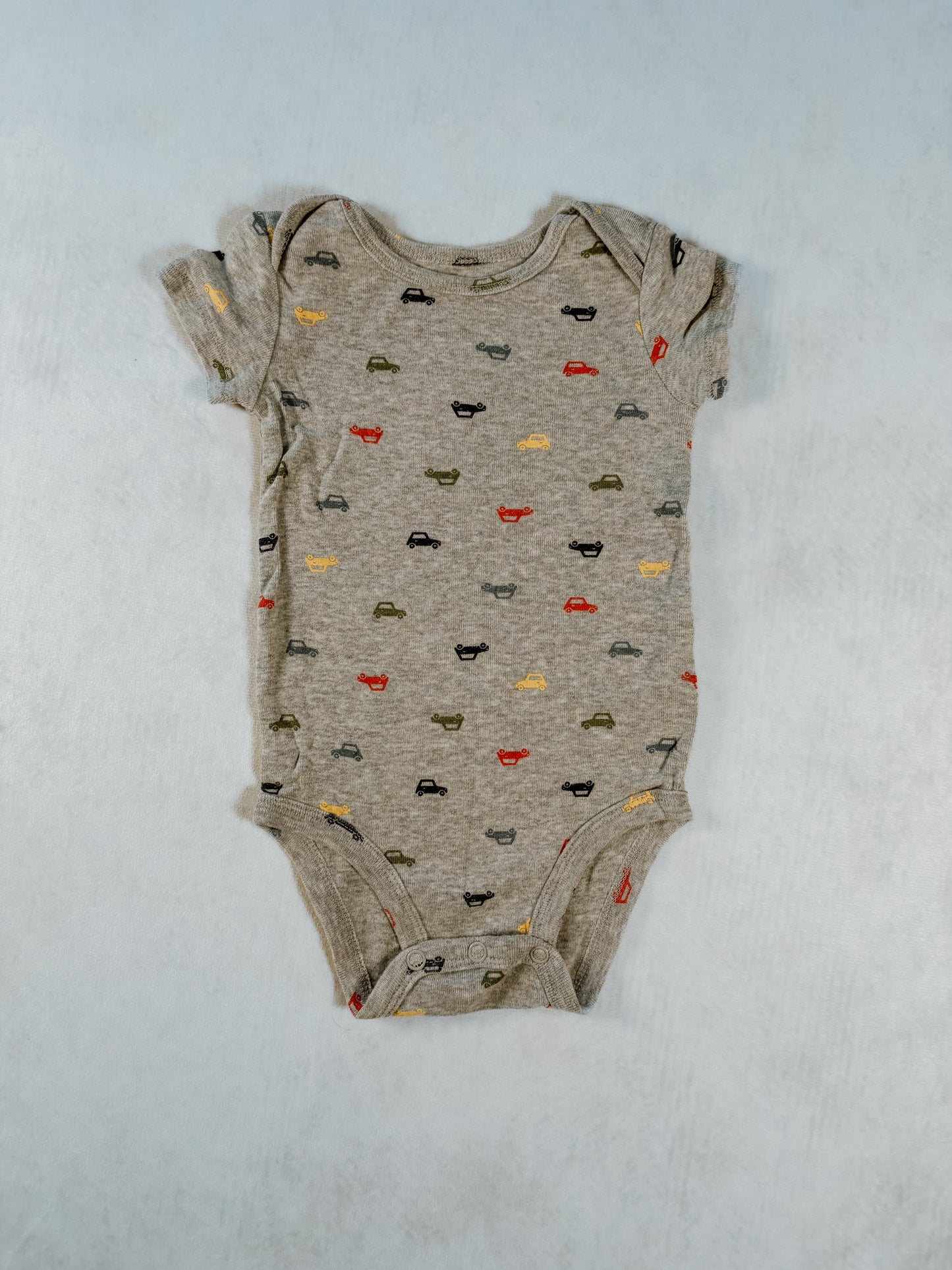 CACHE-COUCHE MANCHES COURTES / Carter's 6 mois