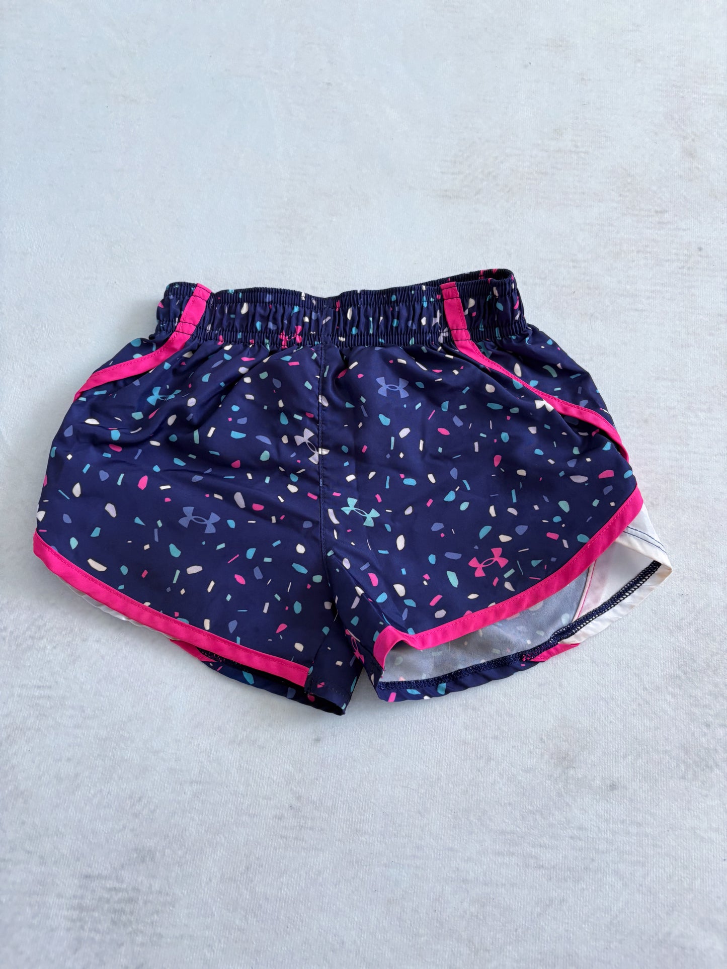 SHORT maillot / Underarmour 4 ans