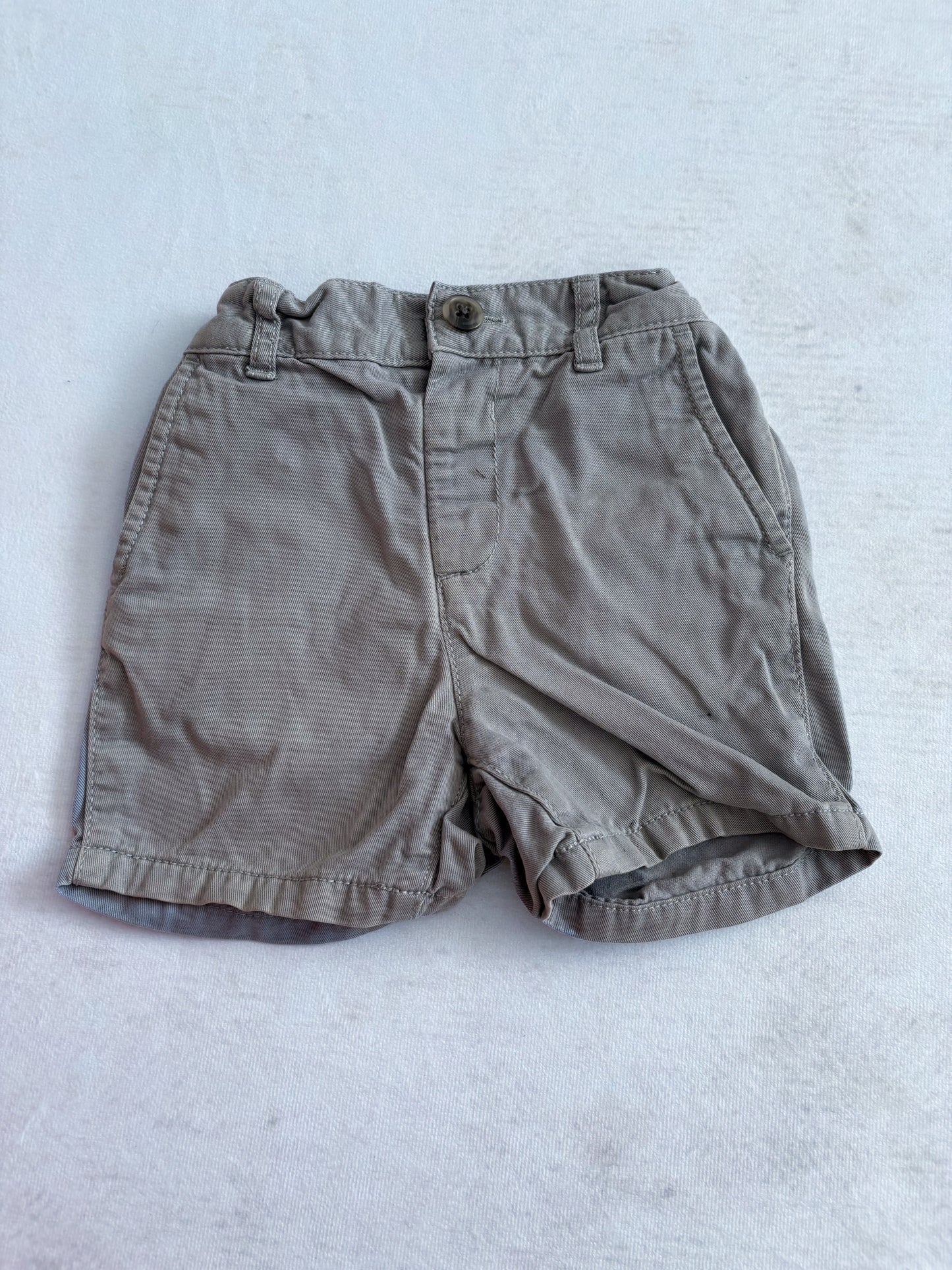 SHORT / Children’s place 12-18 mois