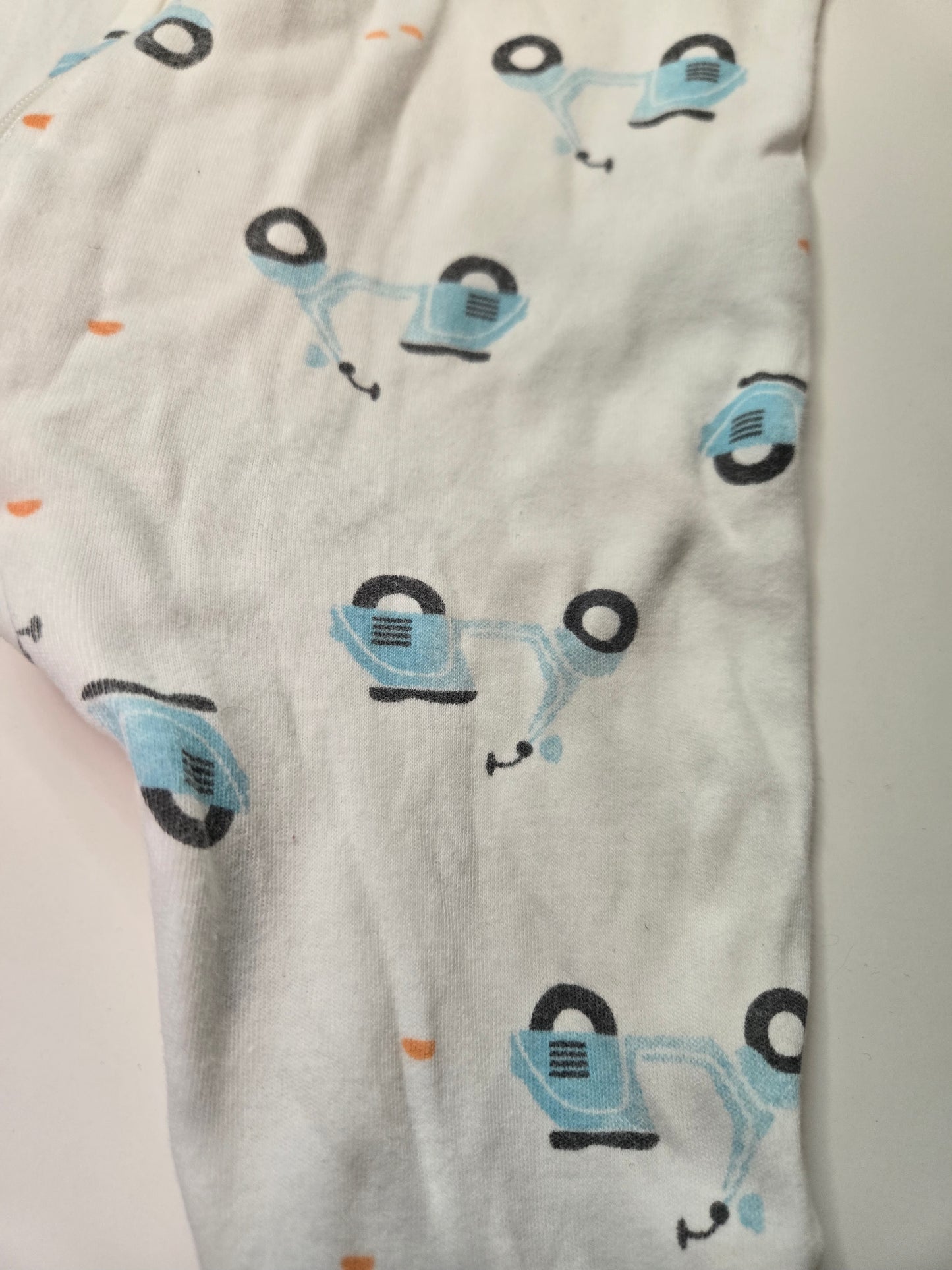 Pekkle 12M *cernes sur les cuisses*