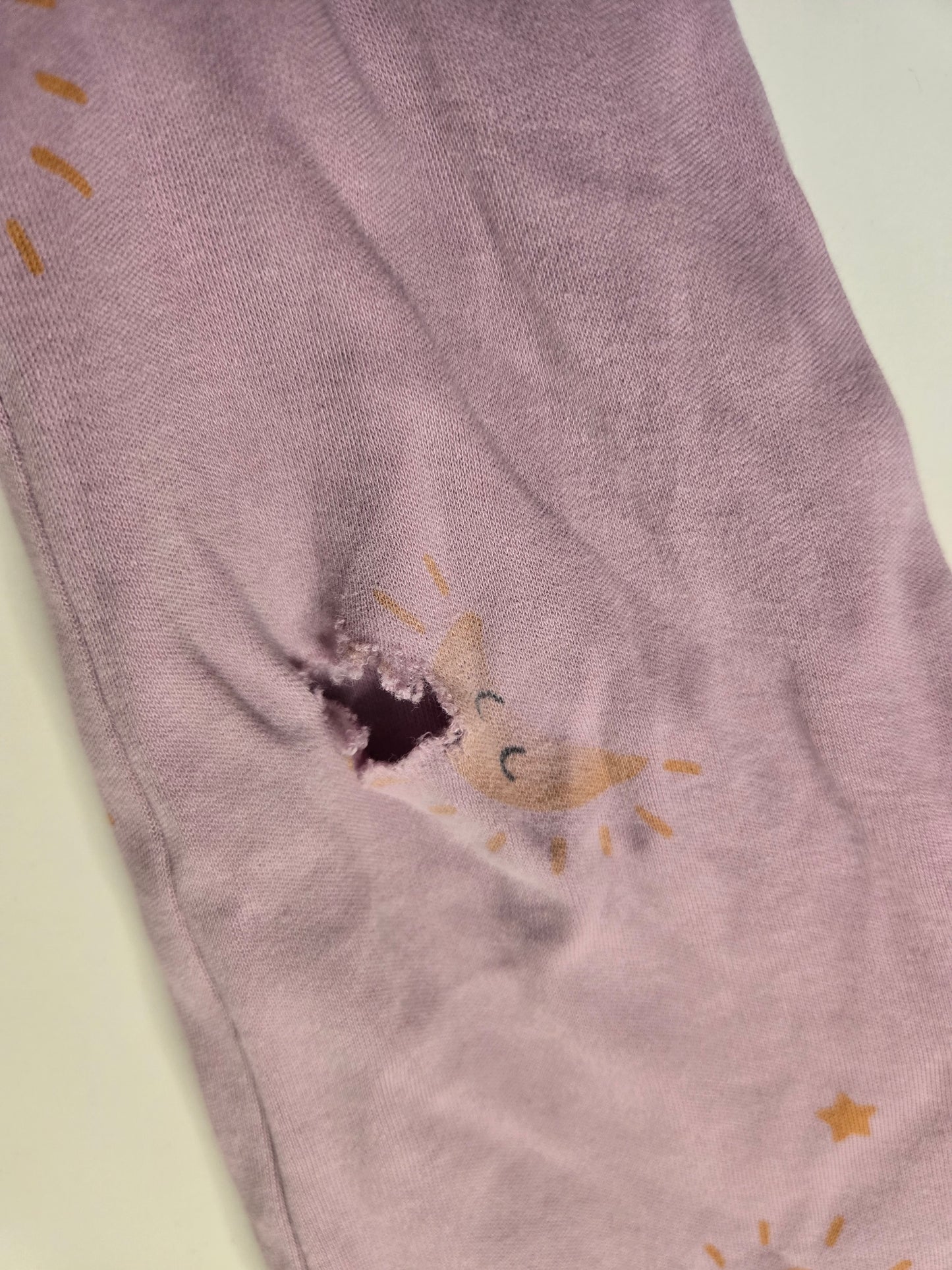 Pekkle 24M *Troué sur le genoux et bout de pied gauche*